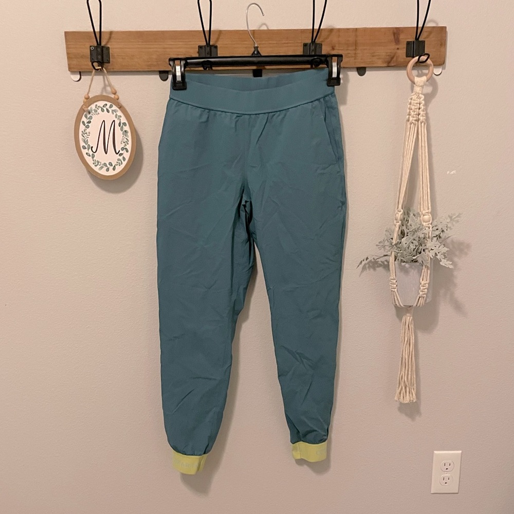 Cotopaxi joggers